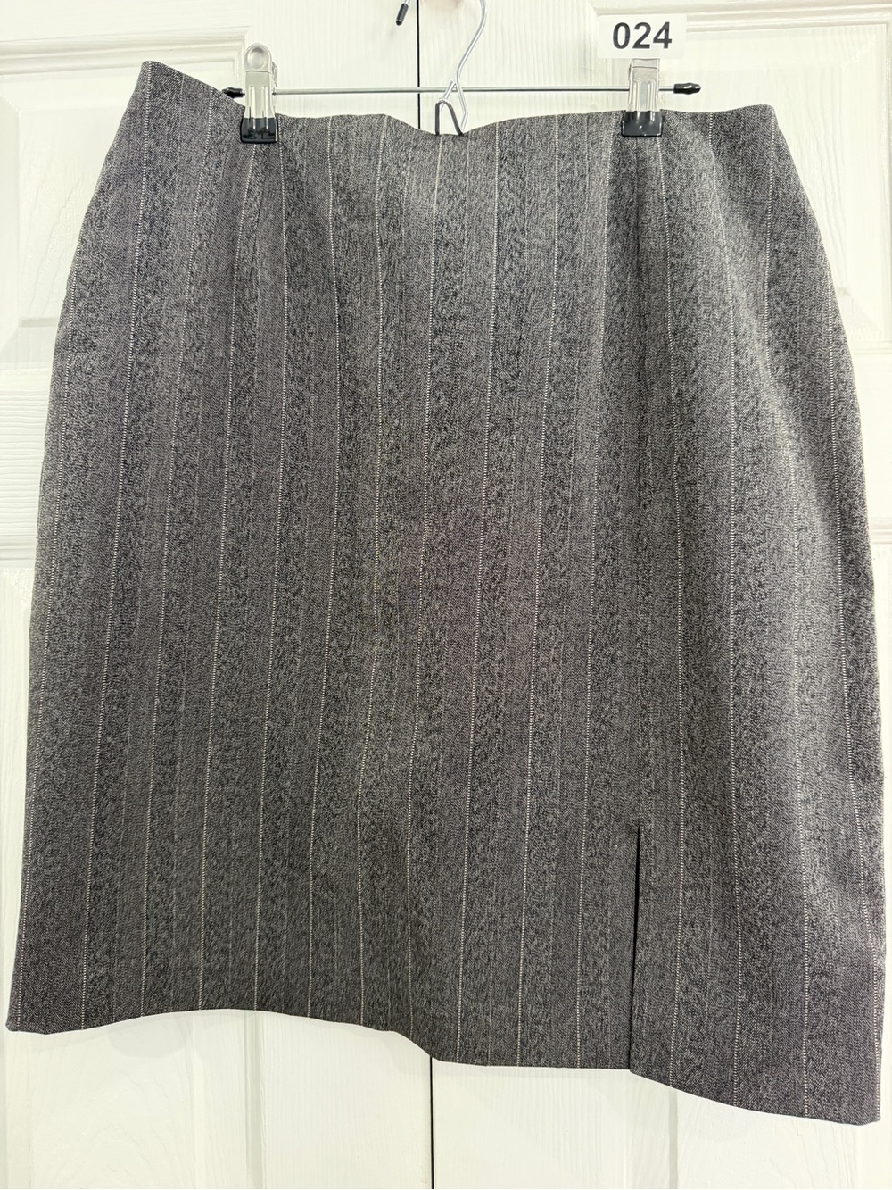 Kim Rogers Gray Pinstripe Pencil Skirt Lined